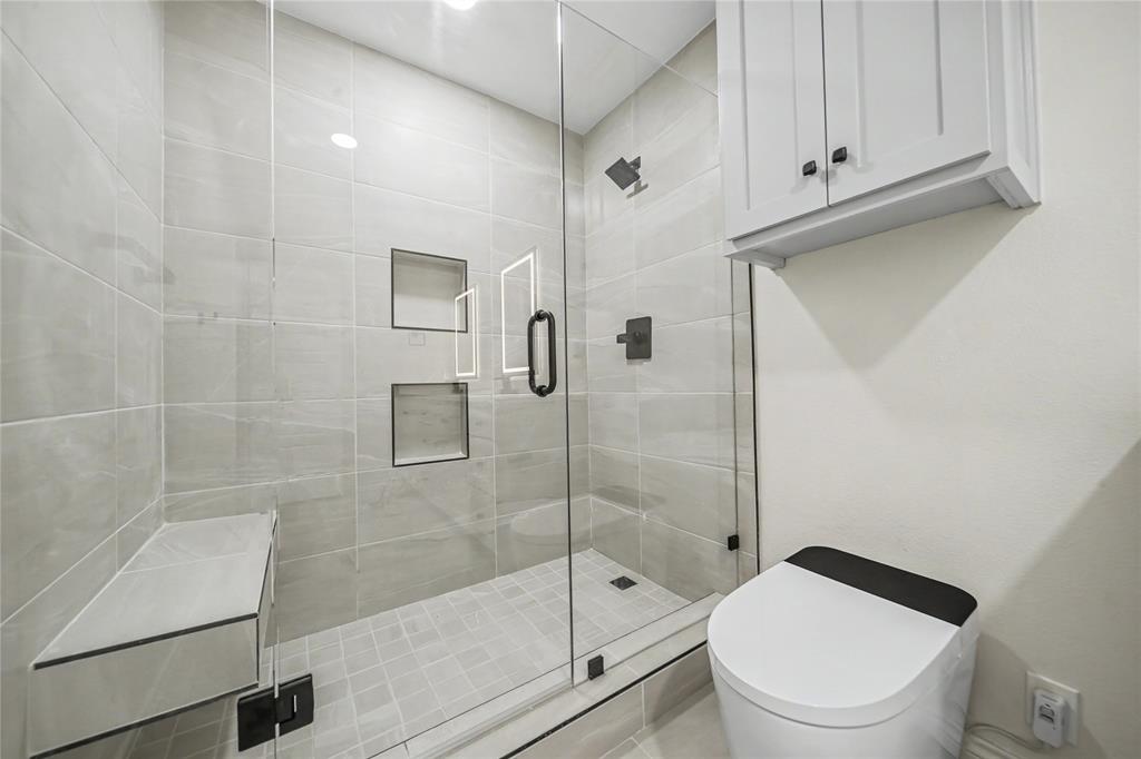 703 N Dwight Avenue, Dallas, TX 75211