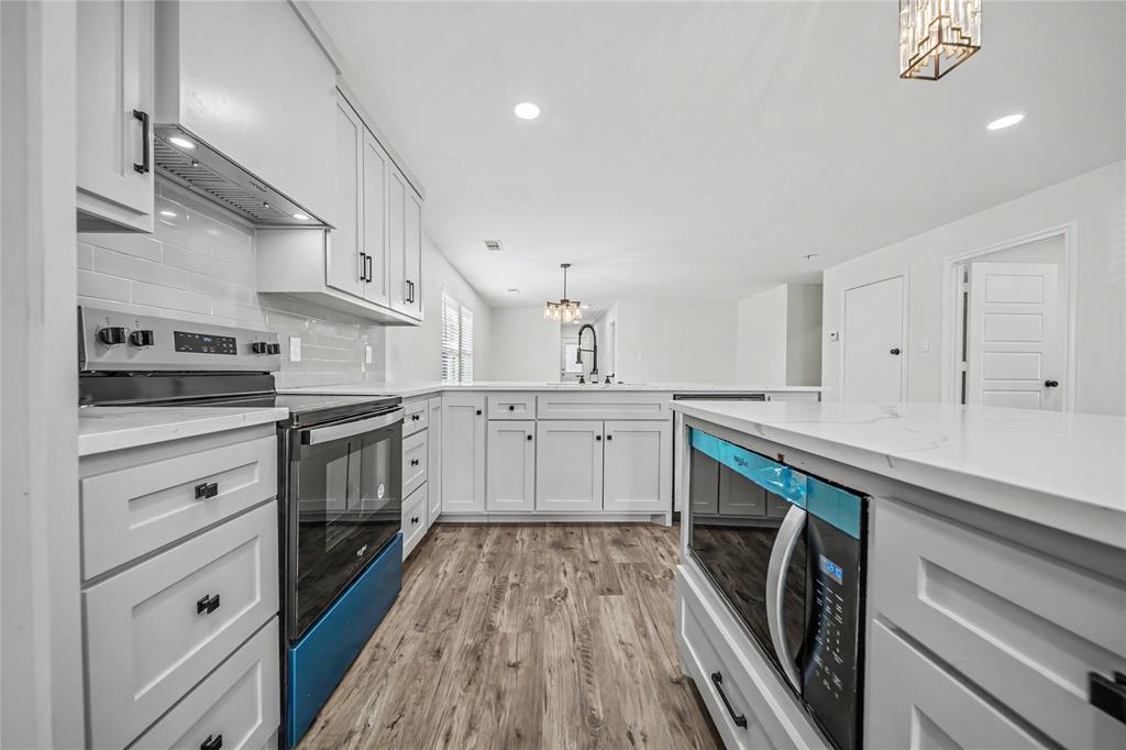 703 N Dwight Avenue, Dallas, TX 75211 703 N Dwight Avenue, Dallas, TX 75211