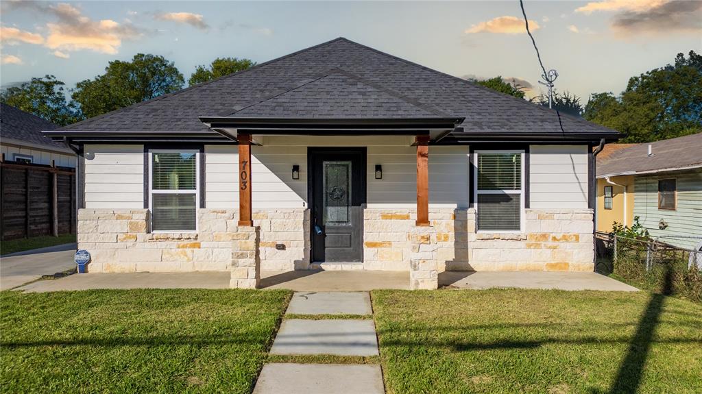 703 N Dwight Avenue, Dallas, TX 75211