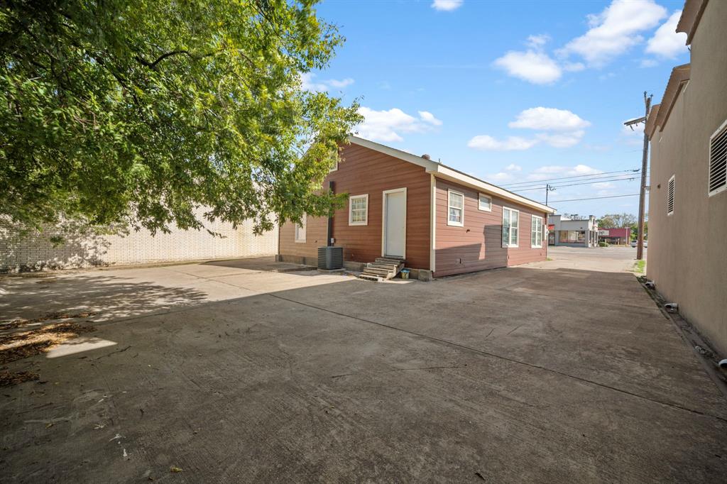 1738 W Avenue, Corsicana, TX 75110