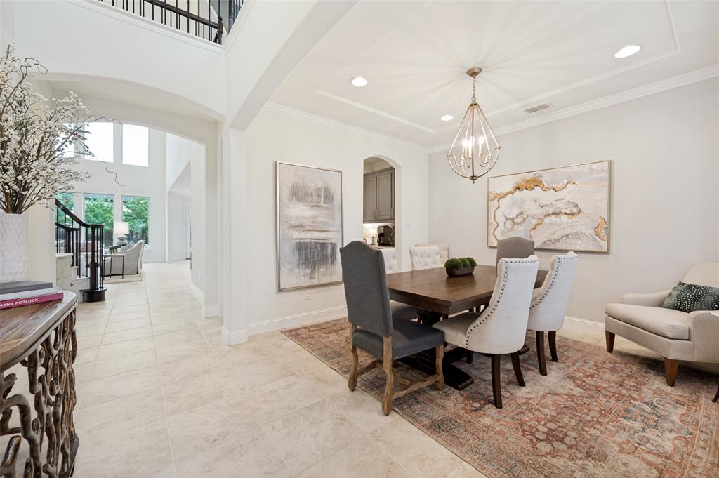 Tray ceiling with recessed lighting