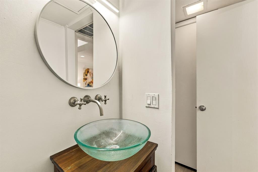 4525 Gilbert Avenue, #208, Dallas, TX 75219