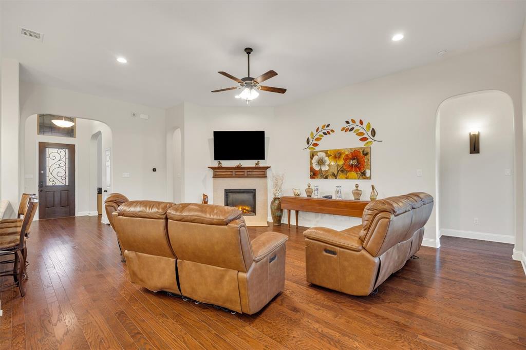 640 Cross Creek Drive, Waxahachie, TX 75167
