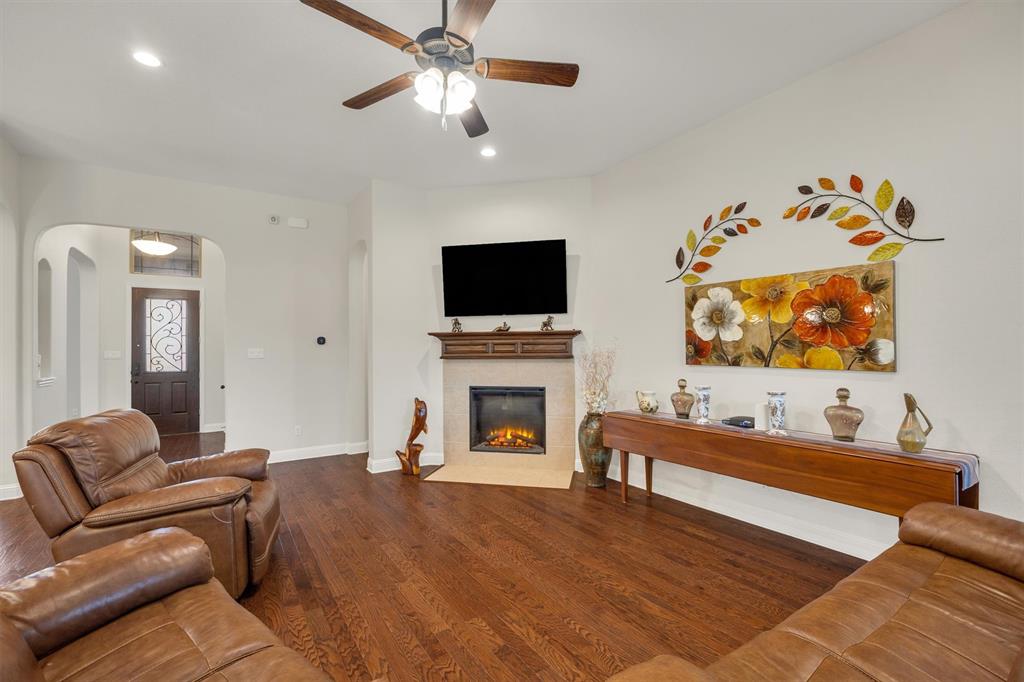 640 Cross Creek Drive, Waxahachie, TX 75167