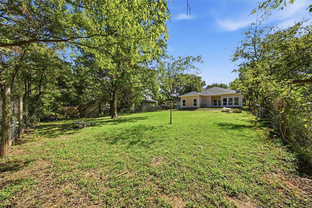 Spacious Backyard!