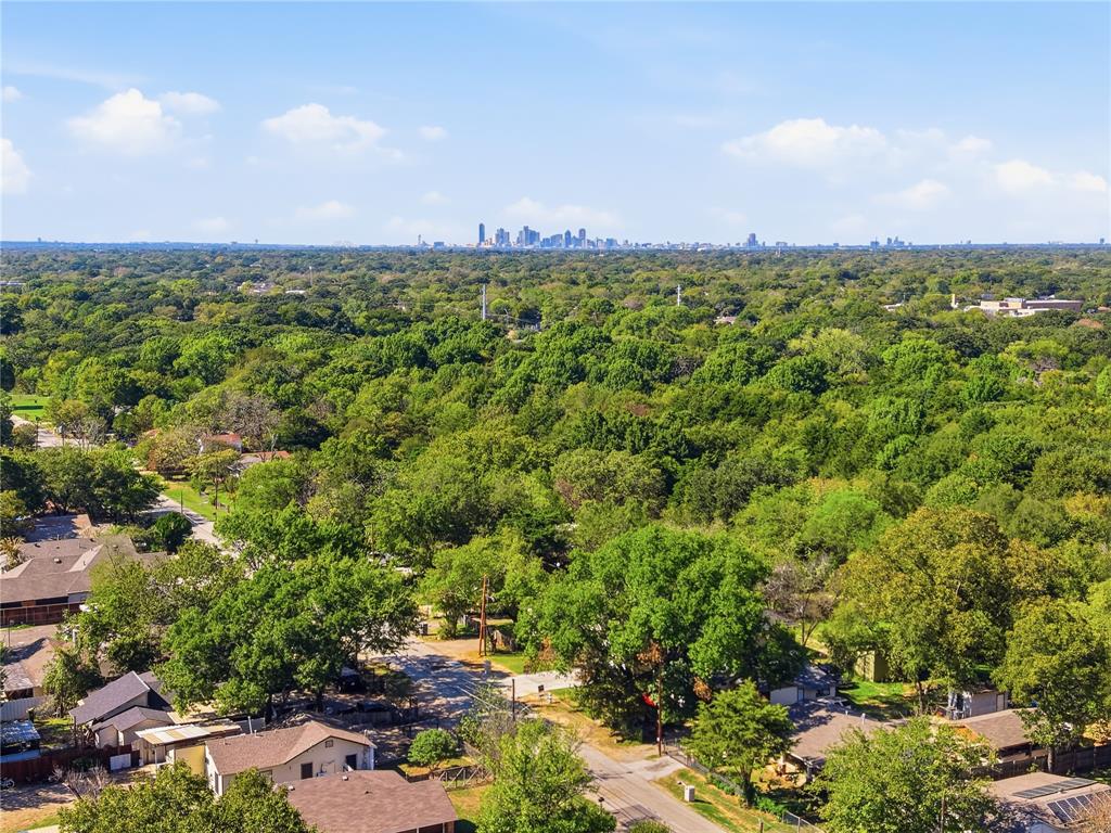 19 Minute drive to Downtown Dallas!