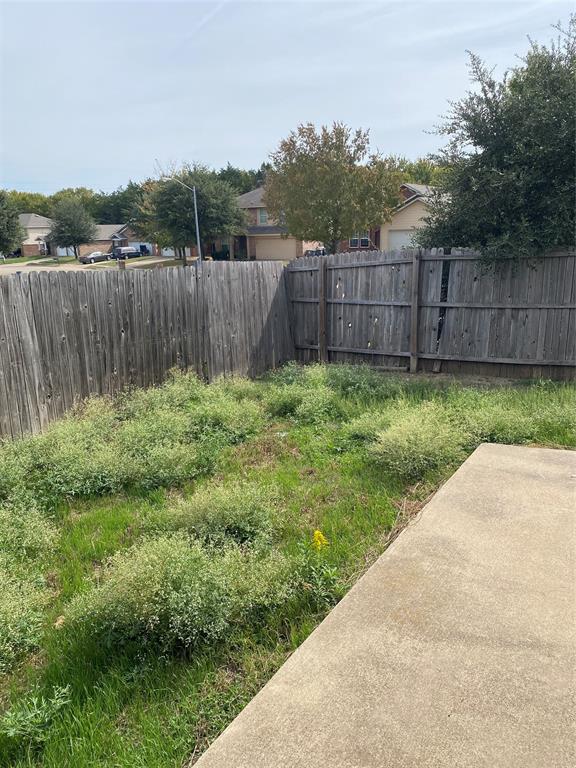 6628 Leaning Oaks Street, Dallas, TX 75241