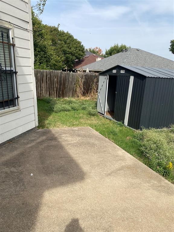 6628 Leaning Oaks Street, Dallas, TX 75241