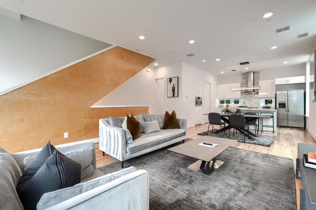 320 Mathey Court, Dallas, TX 75208