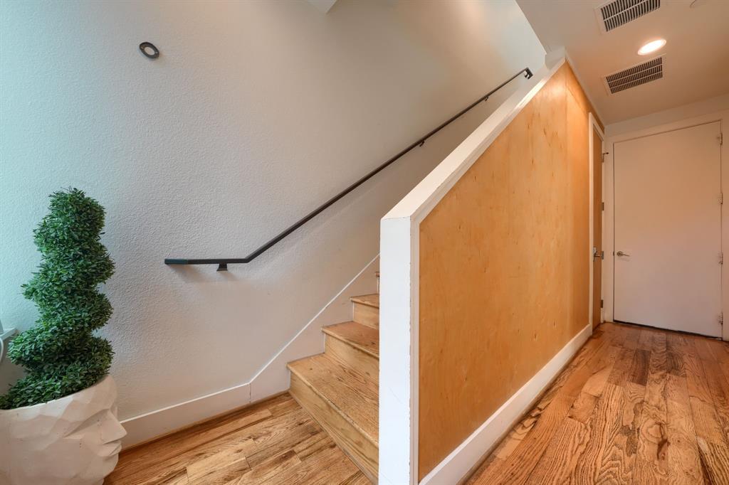 320 Mathey Court, Dallas, TX 75208