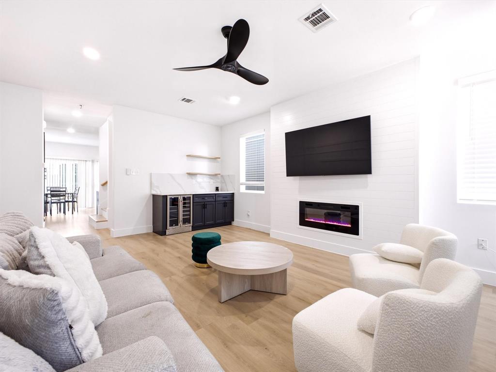 2404 Anderson Street, Dallas, TX 75215 2404 Anderson Street, Dallas, TX 75215