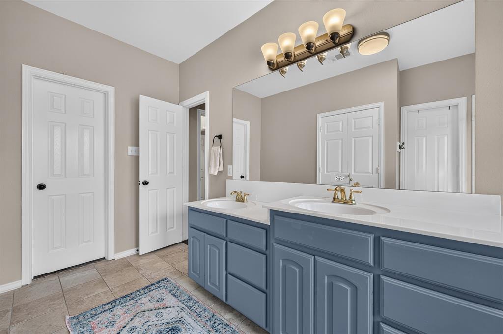 2039 Camelot Drive, Lewisville, TX 75067