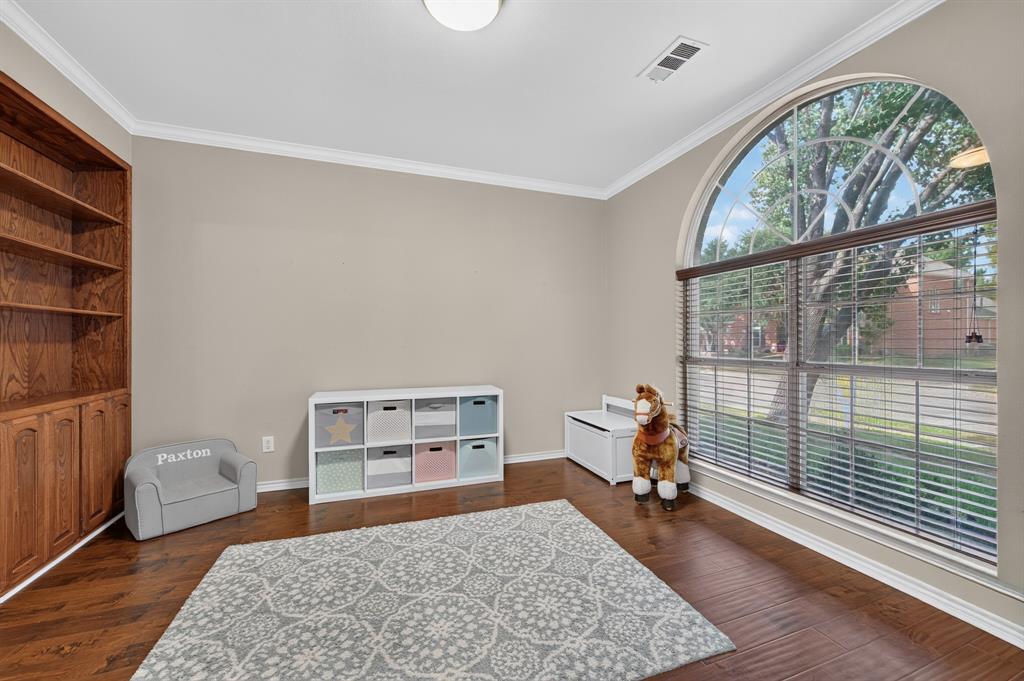 2039 Camelot Drive, Lewisville, TX 75067