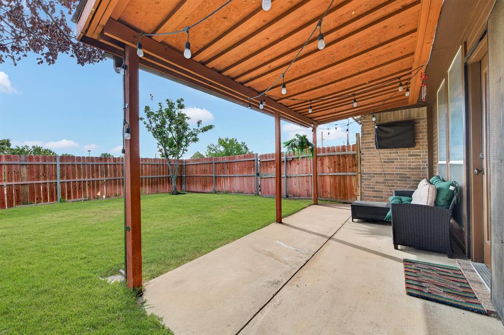 2039 Camelot Drive, Lewisville, TX 75067