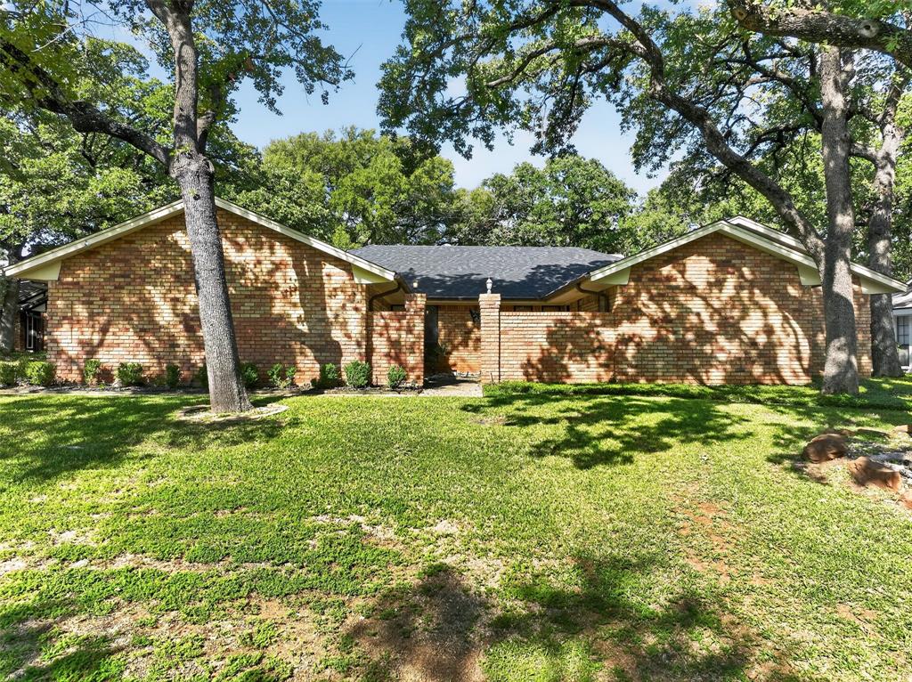 2304 Belfry Court, Arlington, TX 76011