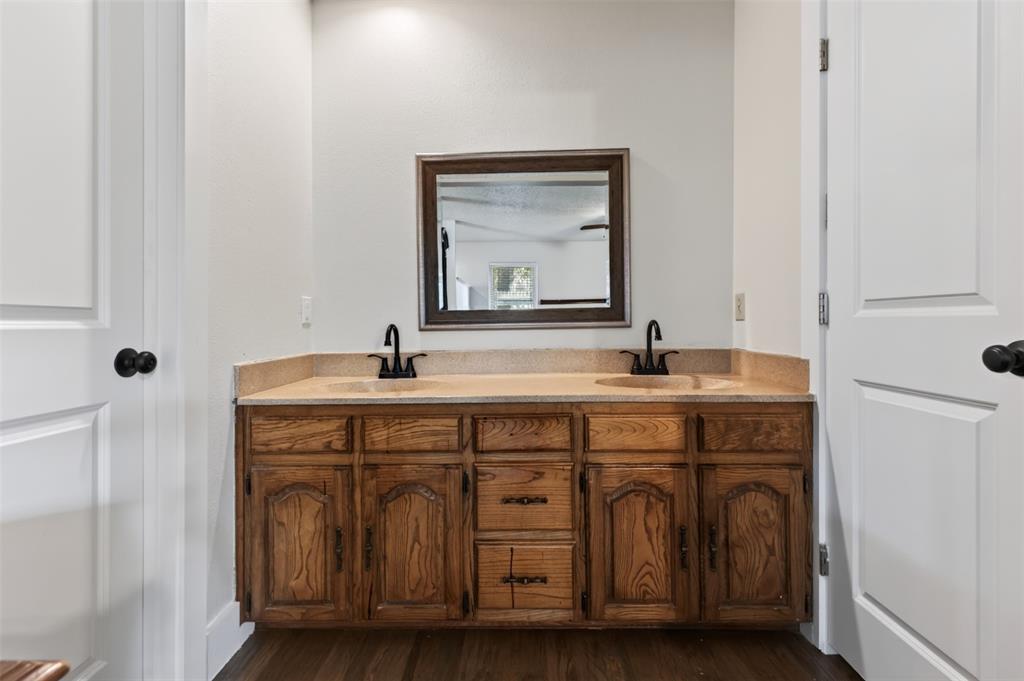 2304 Belfry Court, Arlington, TX 76011