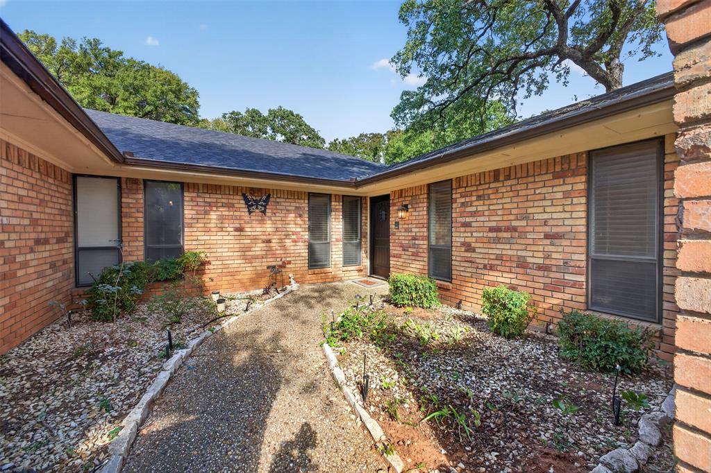 2304 Belfry Court, Arlington, TX 76011