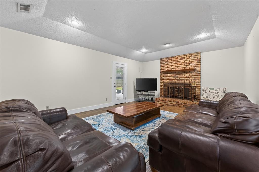 2304 Belfry Court, Arlington, TX 76011