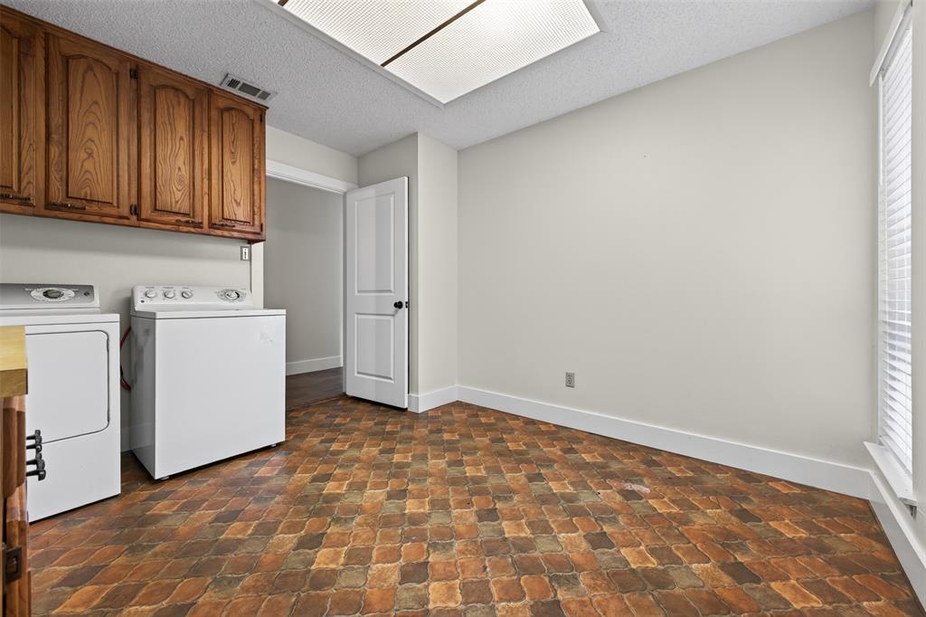 2304 Belfry Court, Arlington, TX 76011