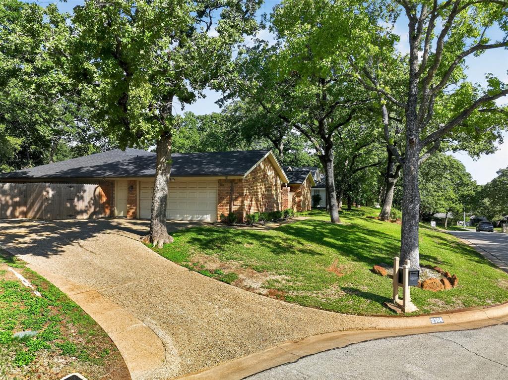 2304 Belfry Court, Arlington, TX 76011