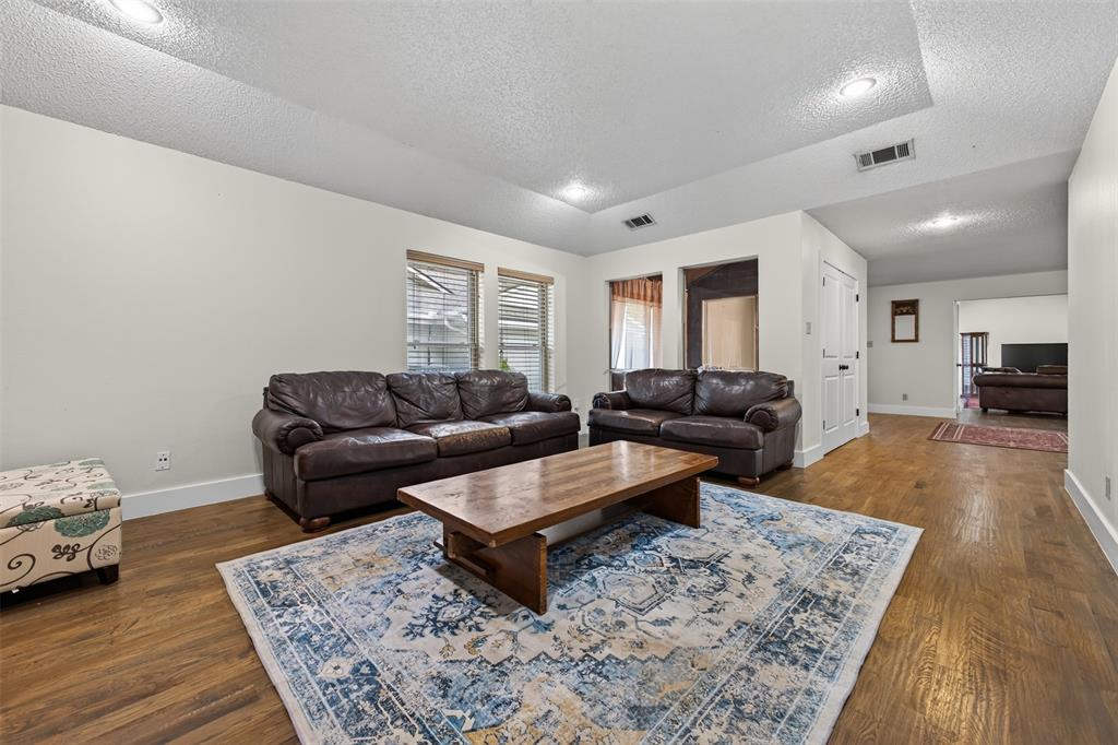 2304 Belfry Court, Arlington, TX 76011