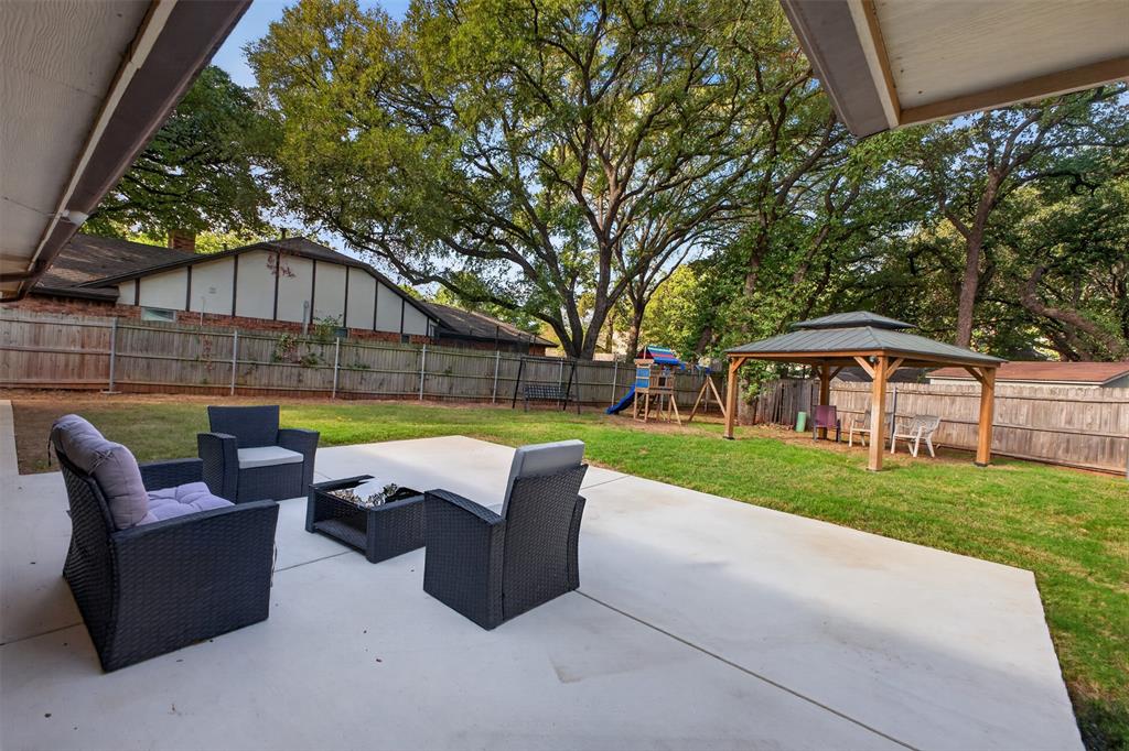2304 Belfry Court, Arlington, TX 76011