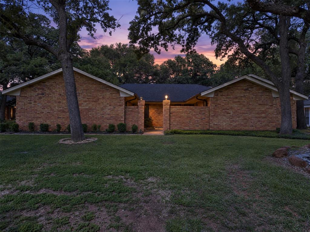 2304 Belfry Court, Arlington, TX 76011