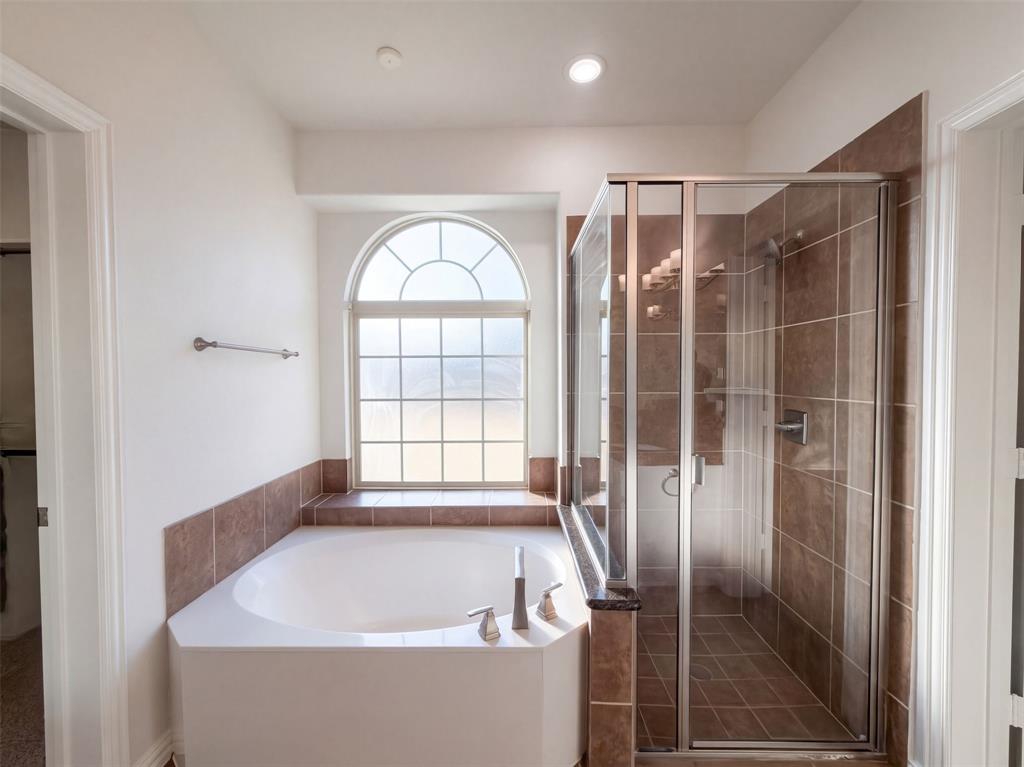 908 Heath Creek Drive, DeSoto, TX 75115