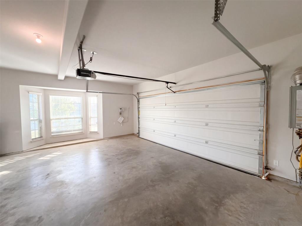 908 Heath Creek Drive, DeSoto, TX 75115
