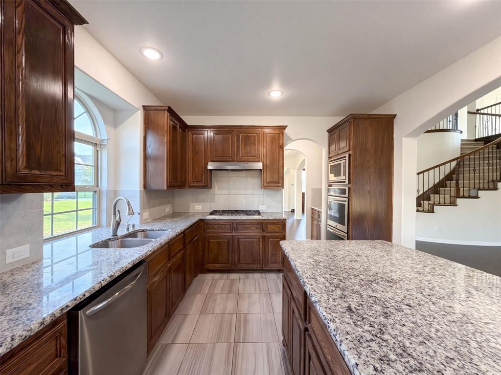 908 Heath Creek Drive, DeSoto, TX 75115