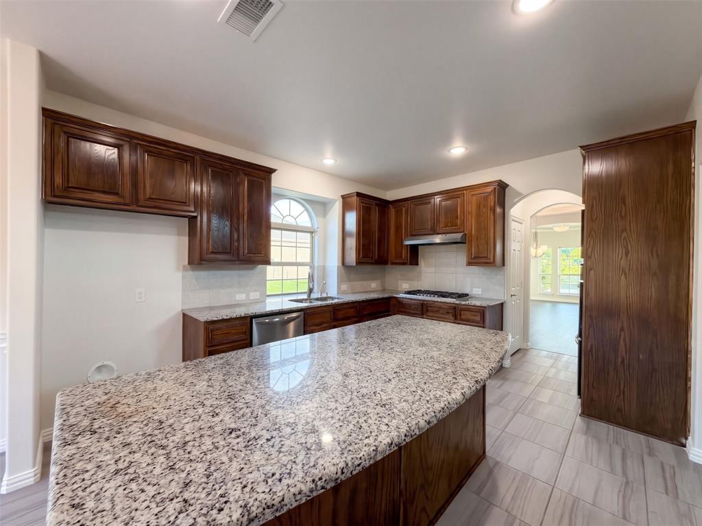 908 Heath Creek Drive, DeSoto, TX 75115