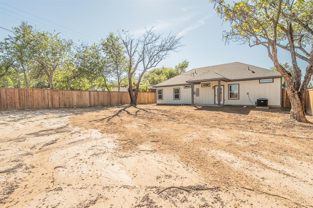 1019 Newby Avenue, Bridgeport, TX 76426