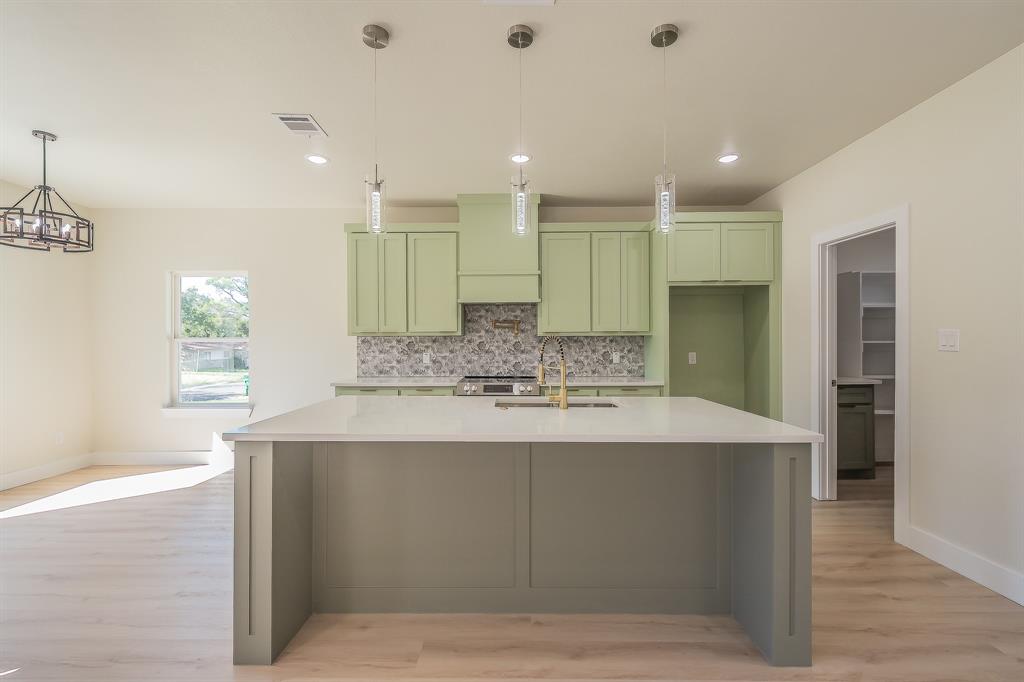 1019 Newby Avenue, Bridgeport, TX 76426