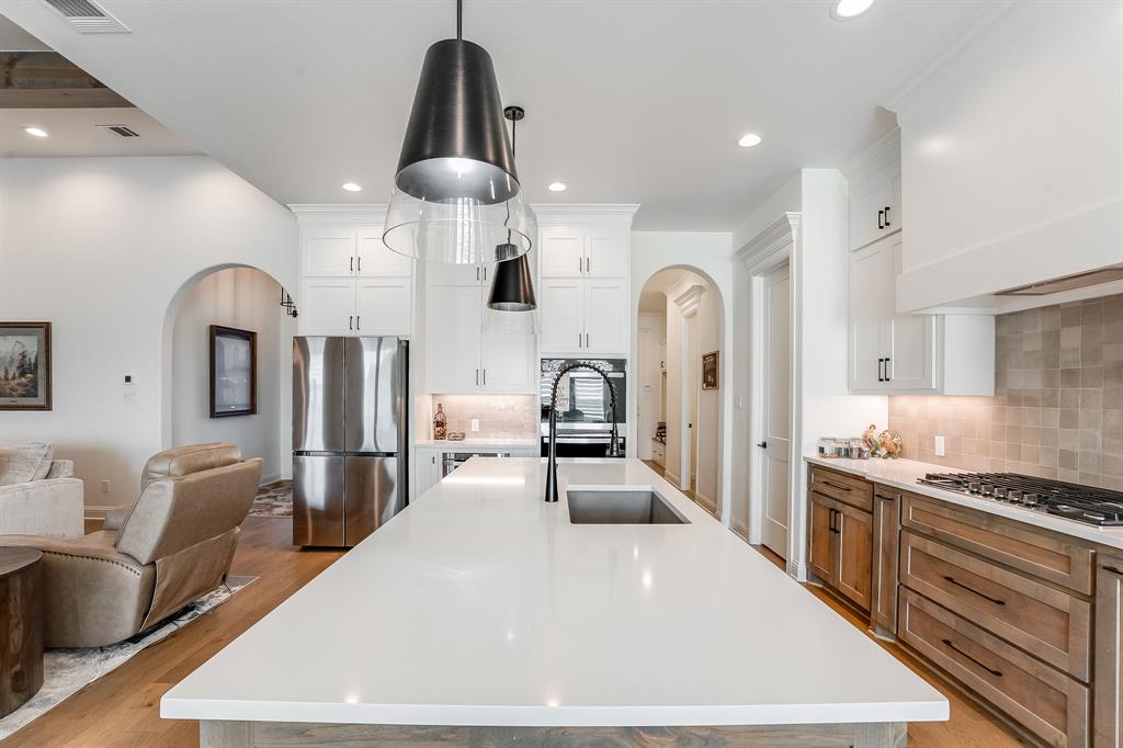 2156 Middlewood Circle, Granbury, TX 76049