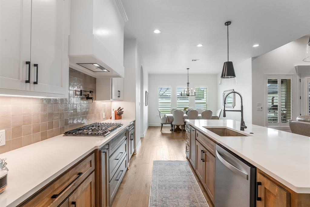 2156 Middlewood Circle, Granbury, TX 76049
