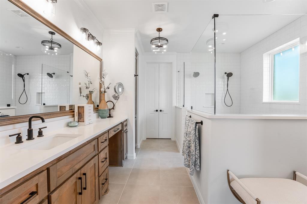 2156 Middlewood Circle, Granbury, TX 76049