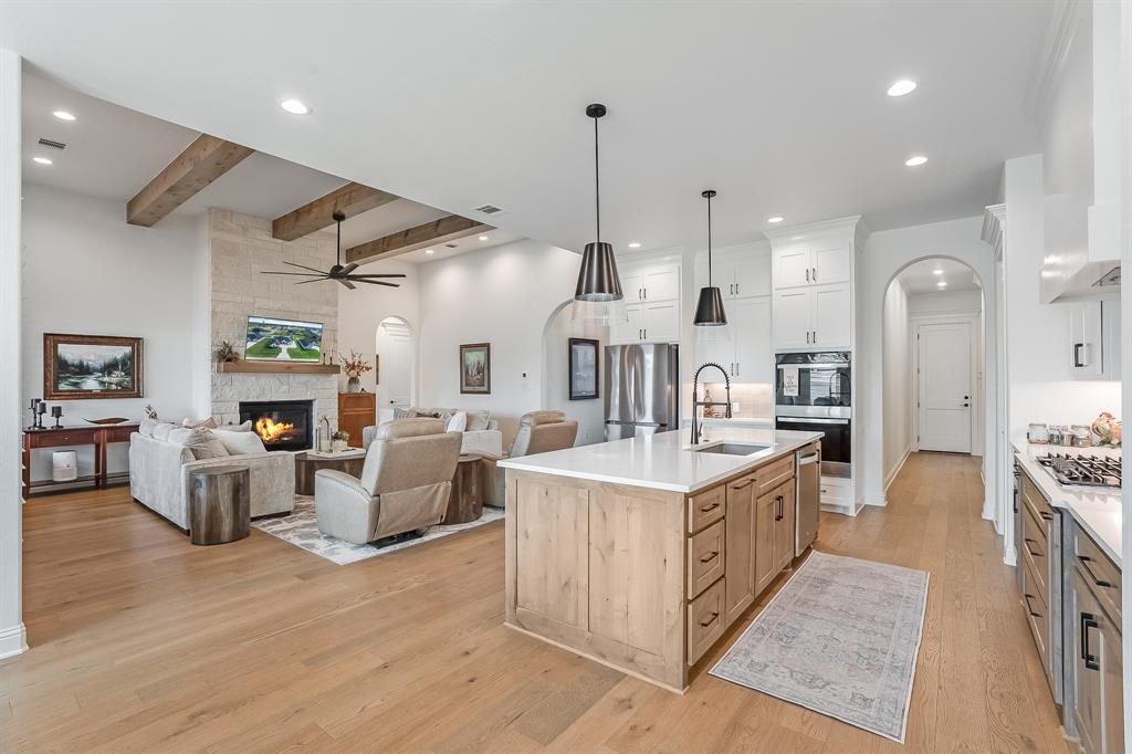 2156 Middlewood Circle, Granbury, TX 76049