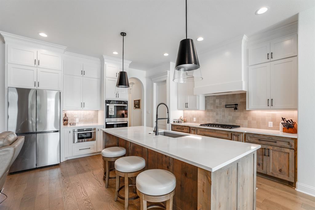 2156 Middlewood Circle, Granbury, TX 76049