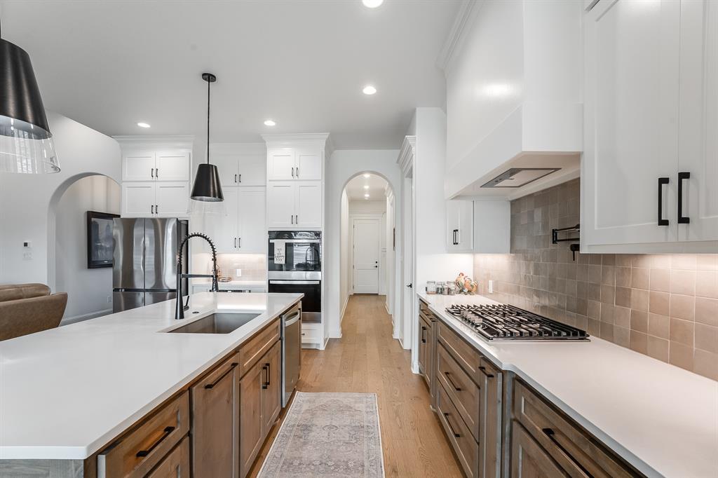 2156 Middlewood Circle, Granbury, TX 76049