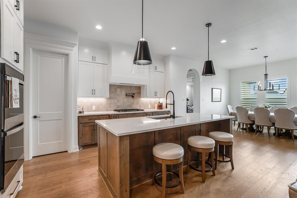 2156 Middlewood Circle, Granbury, TX 76049