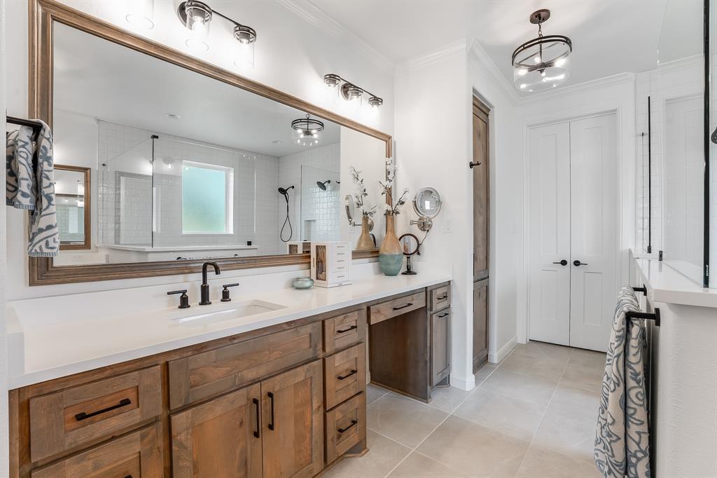 2156 Middlewood Circle, Granbury, TX 76049