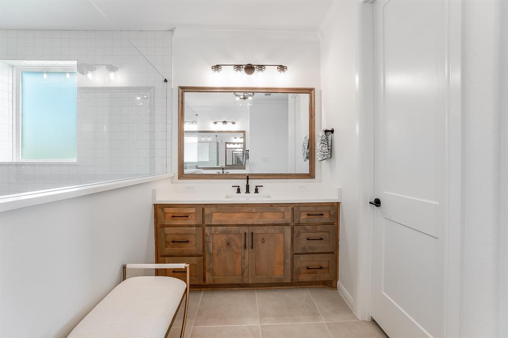 2156 Middlewood Circle, Granbury, TX 76049