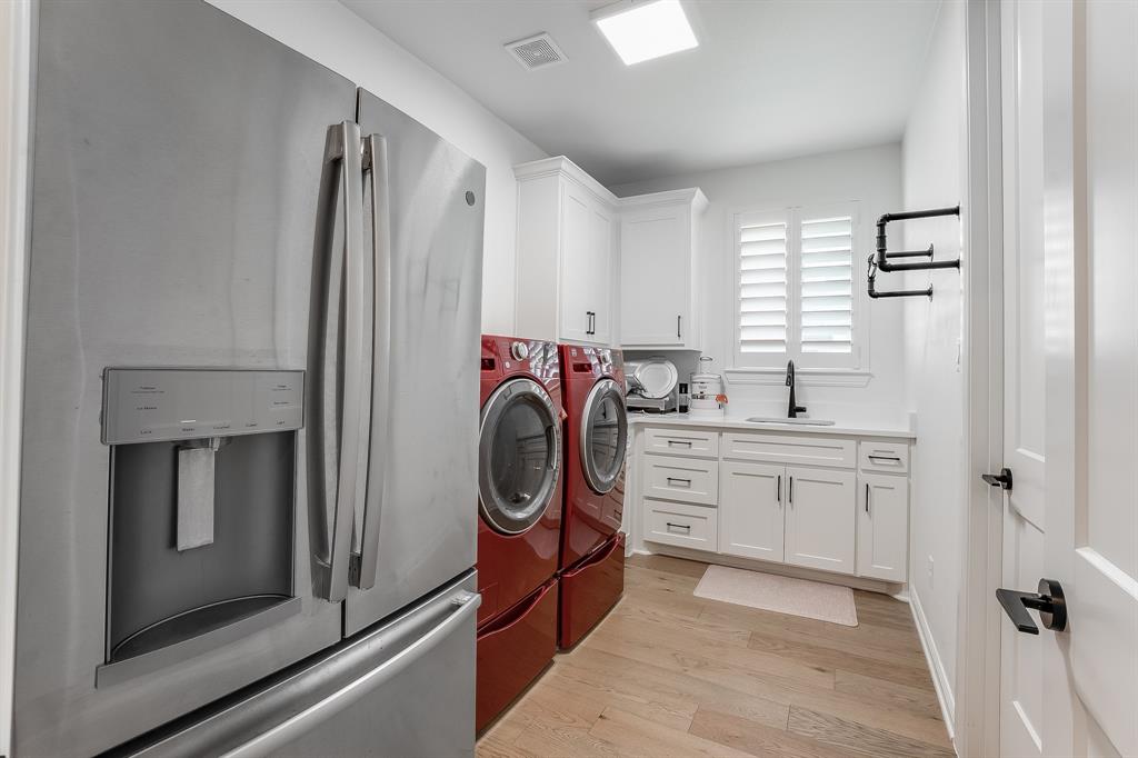 2156 Middlewood Circle, Granbury, TX 76049
