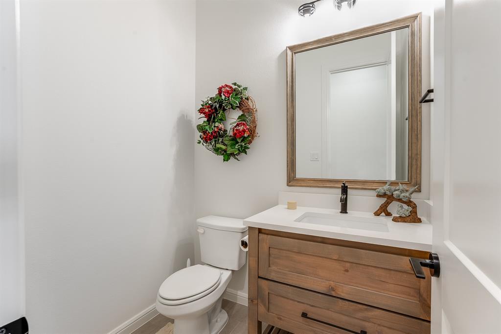 2156 Middlewood Circle, Granbury, TX 76049
