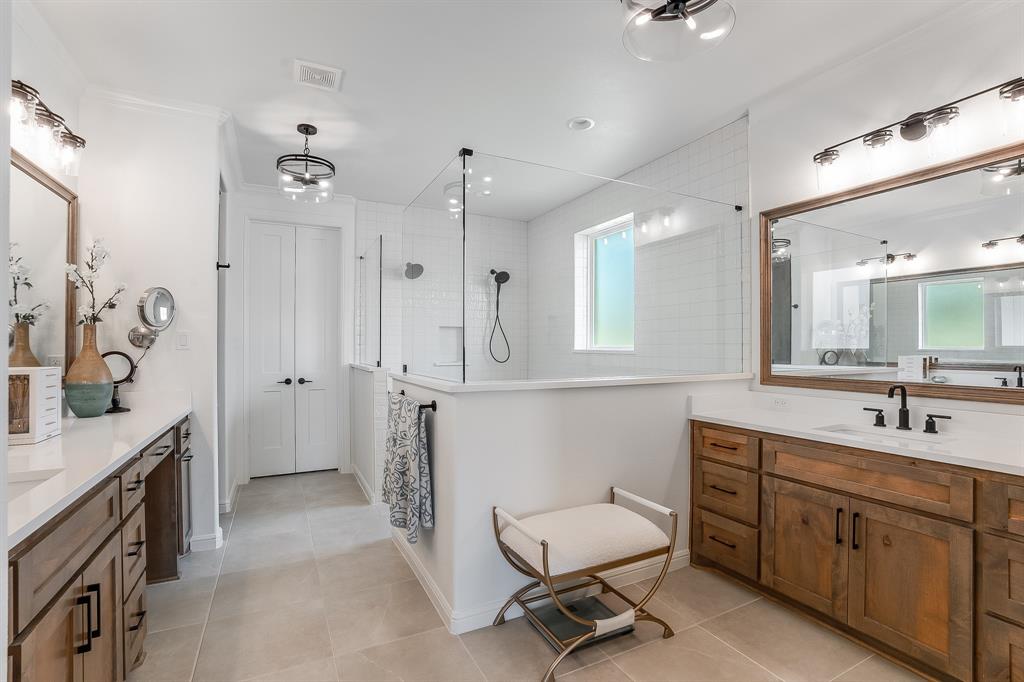 2156 Middlewood Circle, Granbury, TX 76049
