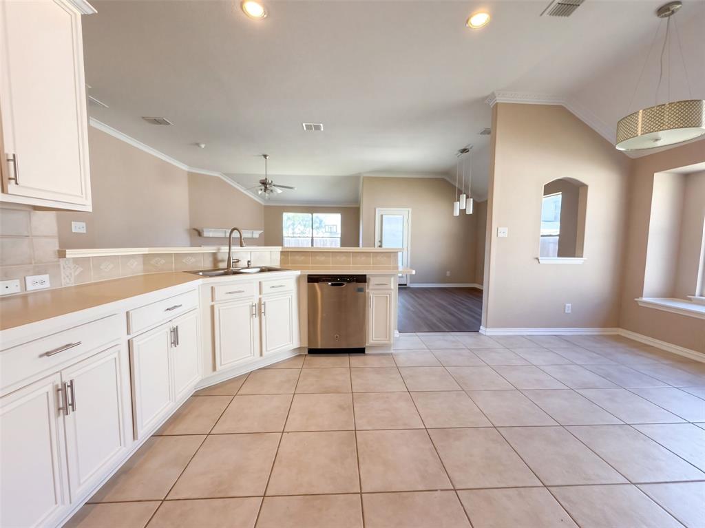 5327 Lake Gardens Drive, Grand Prairie, TX 75052