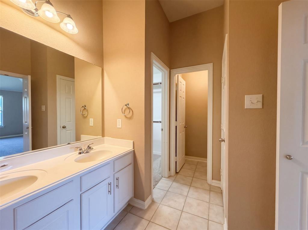 5327 Lake Gardens Drive, Grand Prairie, TX 75052