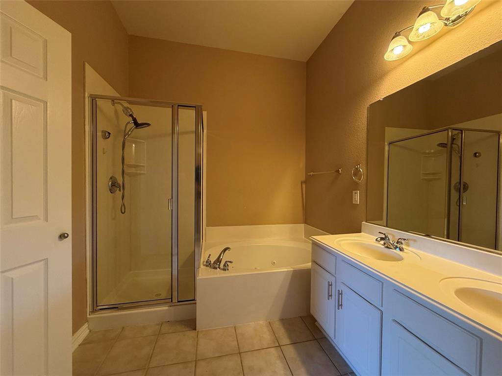 5327 Lake Gardens Drive, Grand Prairie, TX 75052