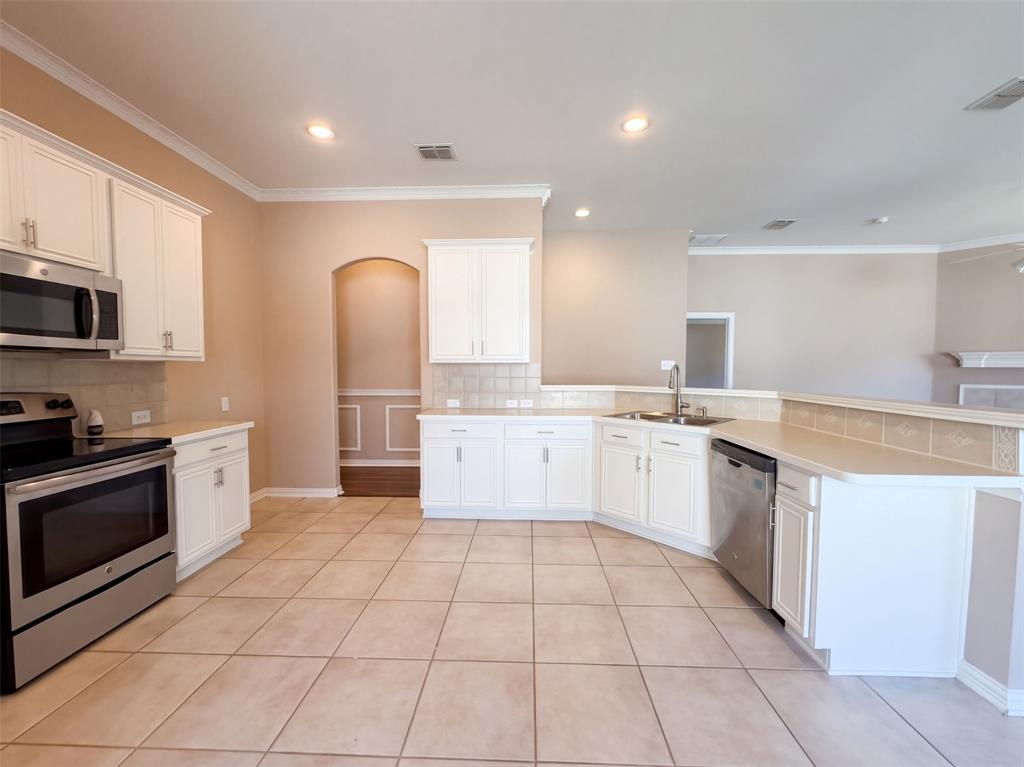 5327 Lake Gardens Drive, Grand Prairie, TX 75052
