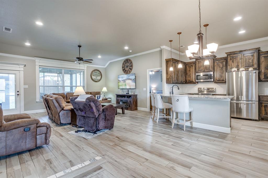 2204 Snake River Drive, Granbury, TX 76048